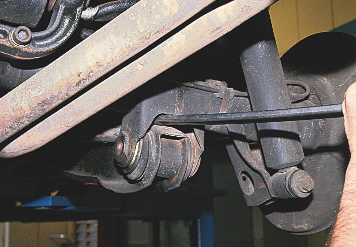 Niezależnie od metody naprawy, konieczny będzie demontaż wahacza Niezależnie od metody naprawy, konieczny będzie demontaż wahacza