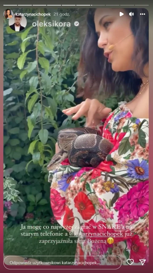 Kasia Cichopek głaszcze węża Kasia Cichopek głaszcze węża