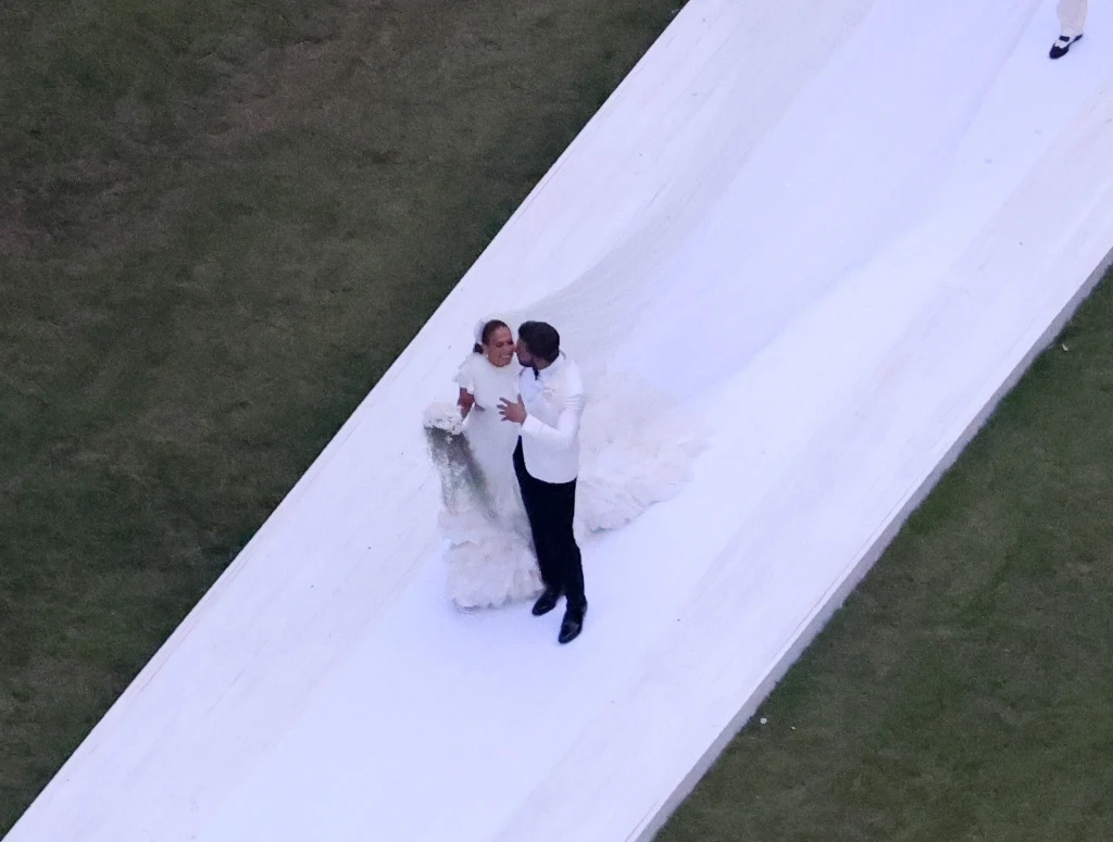 Jennifer Lopez i Ben Affleck wzięli drugi ślub! Jennifer Lopez i Ben Affleck wzięli drugi ślub!