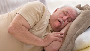 Zdarzają ci się epizody bezdechu podczas snu? Twoje serce i mózg są zagrożone 