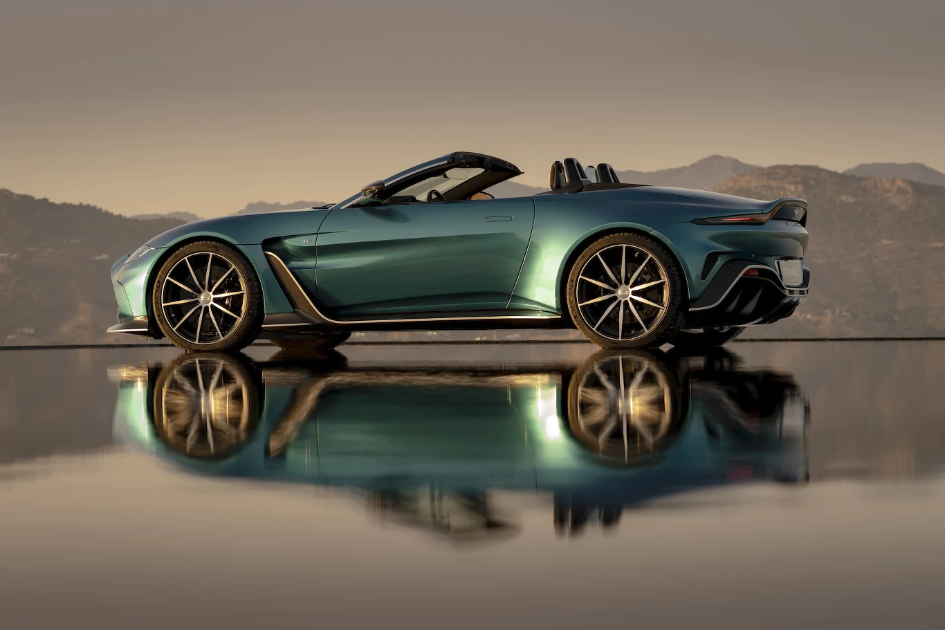 Aston Martin V12 Vantage Roadster Aston Martin V12 Vantage Roadster