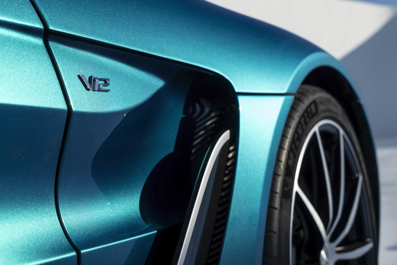 Aston Martin V12 Vantage Roadster Aston Martin V12 Vantage Roadster