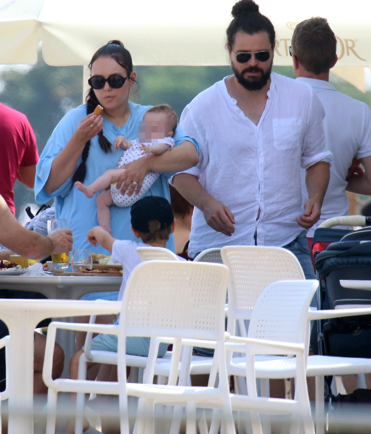 Ewa Farna z mężem i dziećmi w Sopocie