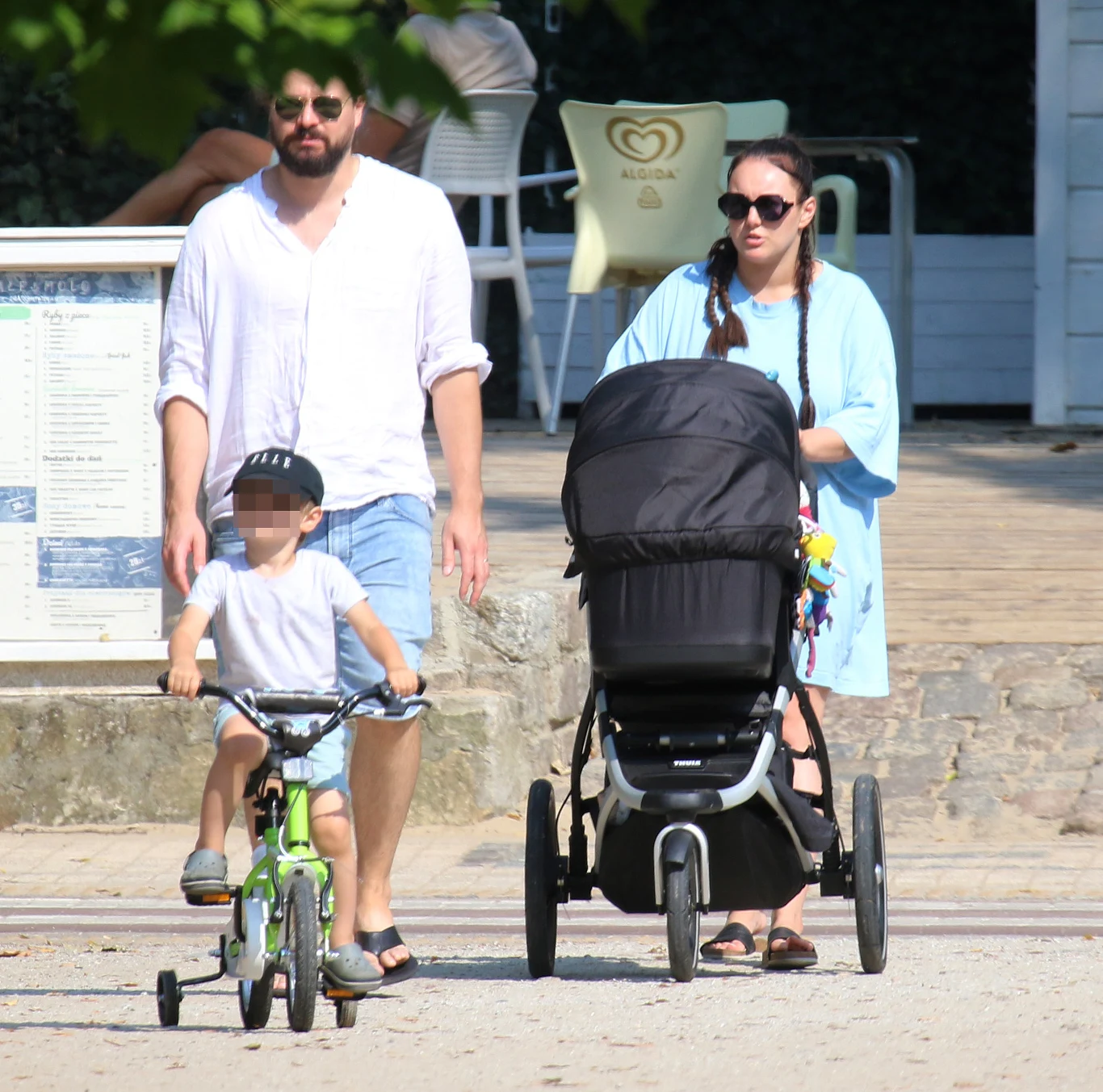 Ewa Farna z mężem i dziećmi w Sopocie
