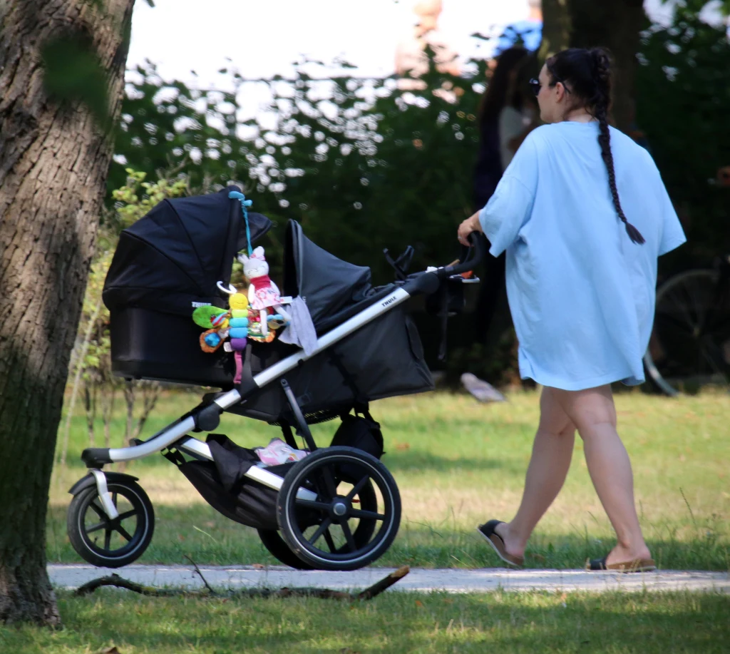 Ewa Farna z mężem i dziećmi w Sopocie