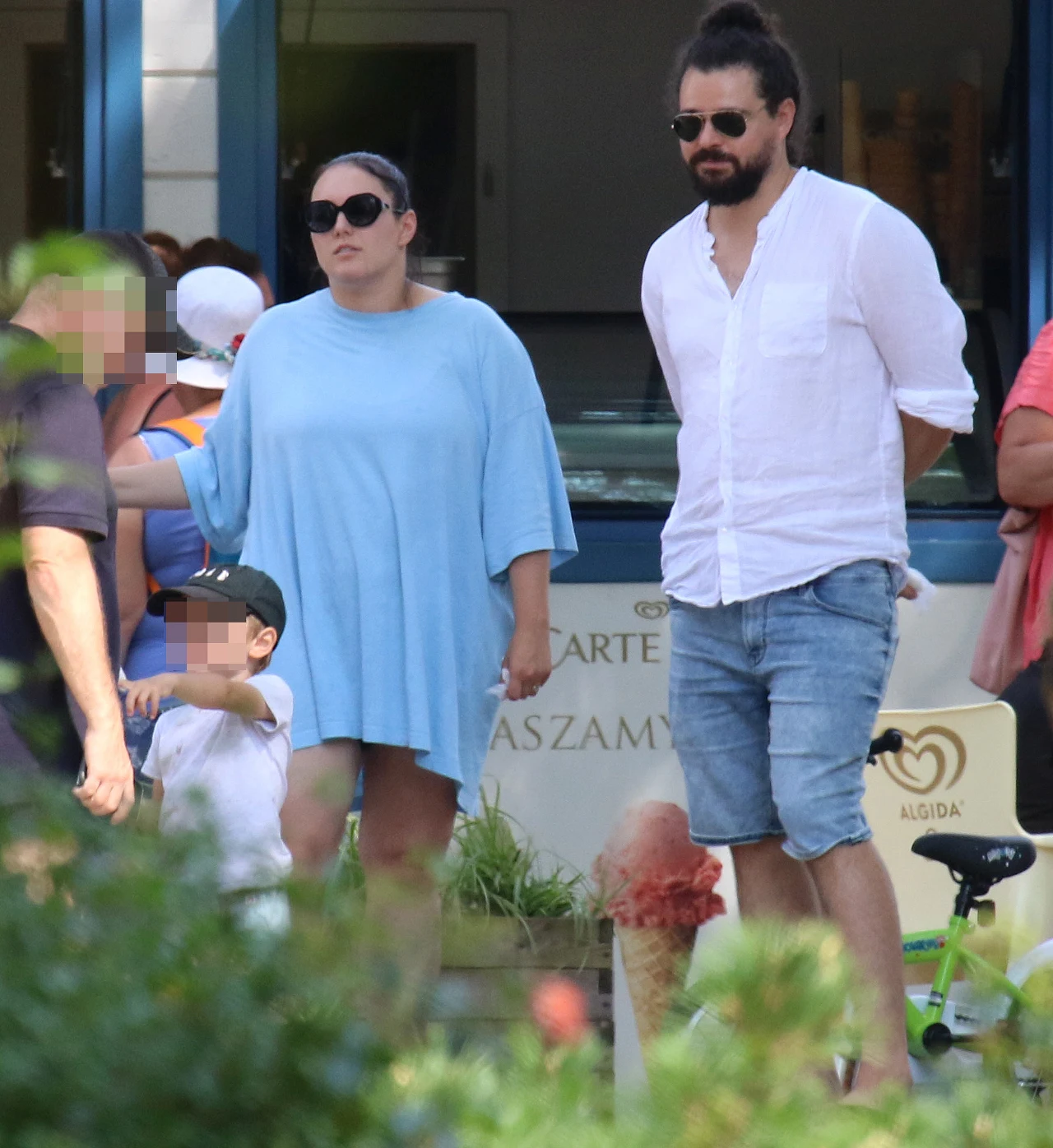 Ewa Farna z mężem i dziećmi w Sopocie