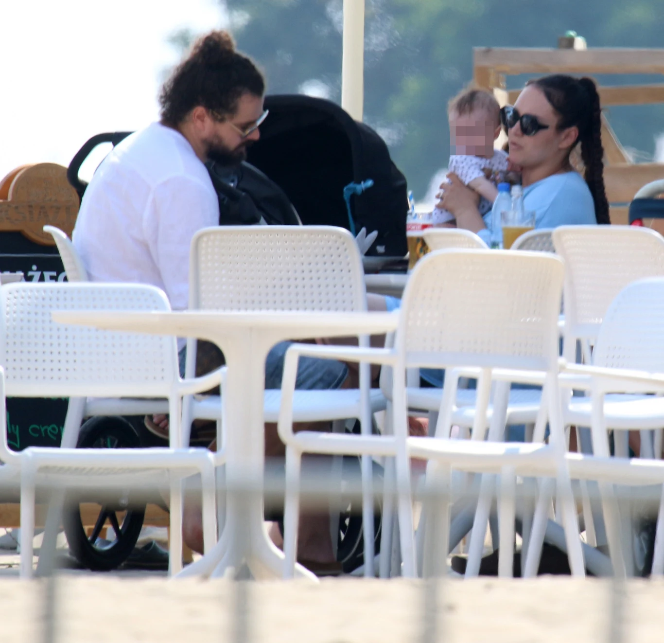 Ewa Farna z mężem i dziećmi w Sopocie