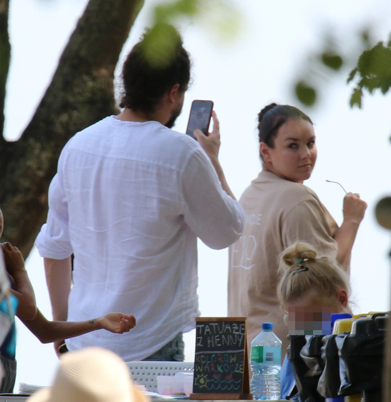 Ewa Farna z mężem i dziećmi w Sopocie