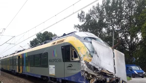 Wypadek w Przesławicach. Pociąg zderzył się z pojazdem ciężarowym