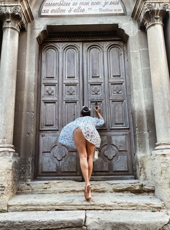 Anna Mucha pokazuje pupę na Instagramie.