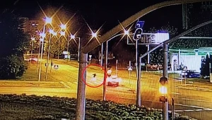 Nastolatek został potrącony na pasach w Zielonej Górze. Zdarzenie zarejestrowano na miejskim monitoringu