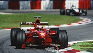 Michael Schumacher za kierownicą bolidu Ferrari F300 