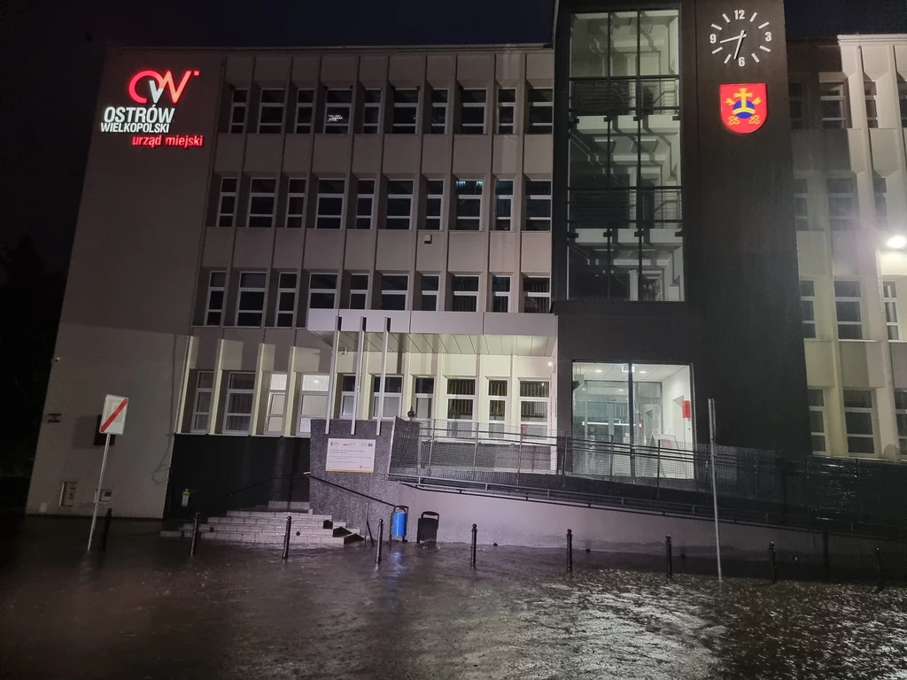 Po ulewach woda wdarła się do budynków użyteczności publicznej Po ulewach woda wdarła się do budynków użyteczności publicznej