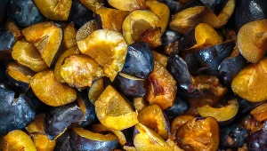 Śliwki zawierają sporo potasu, co sprawia, że są zdrowe dla serca i regulują ciśnienie tętnicze krwi