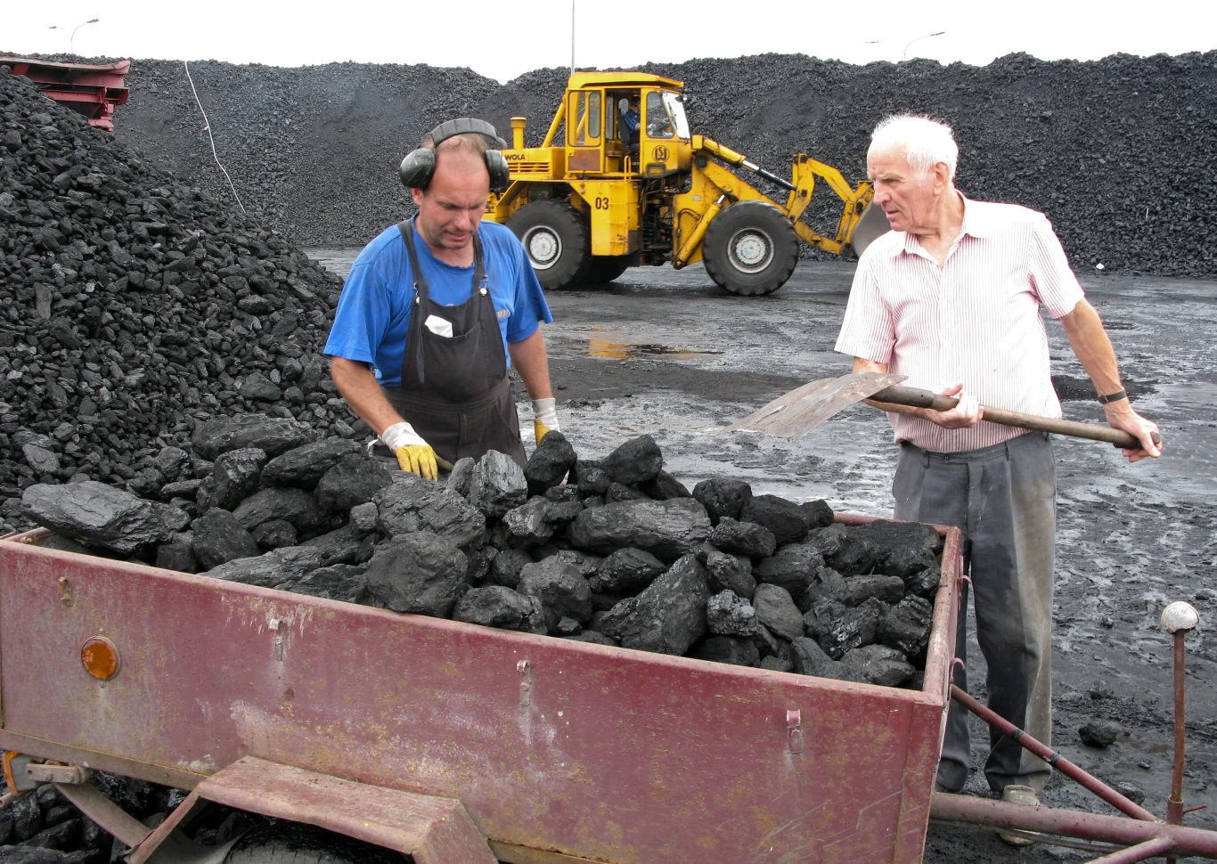 Najtaniej węgiel można kupić bezpośrednio u producenta. Najdrożej natomiast w składach węglowych