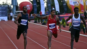 Autor rekordowego biegu na 200 m polskiej ziemi - Kubańczyk Reynier Mena (w środku)