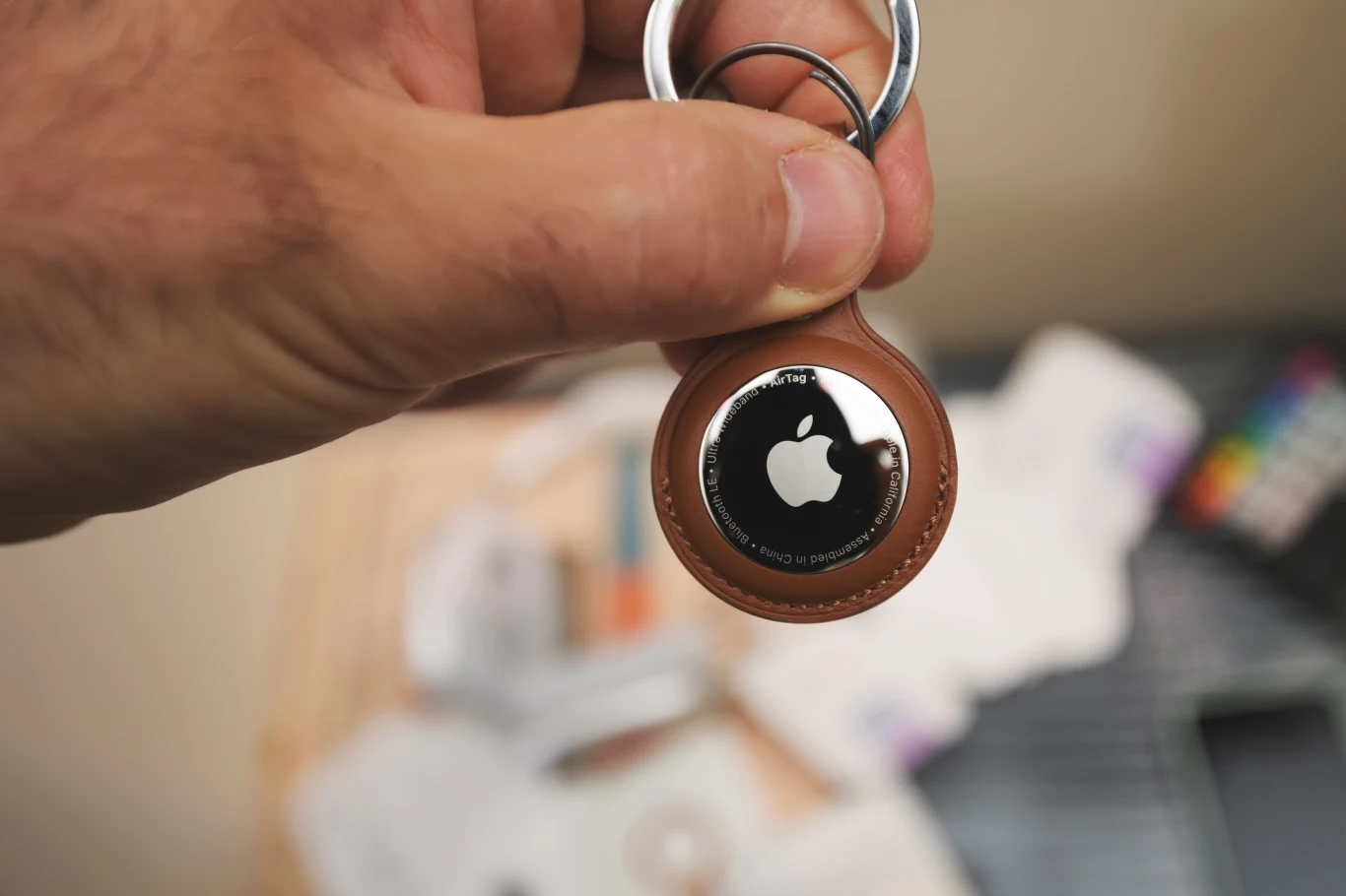 AirTag to popularny lokalizator GPS, który pomoże ci znaleźć zagubiony bagaż. AirTag to popularny lokalizator GPS, który pomoże ci znaleźć zagubiony bagaż.