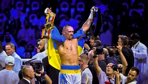Ołeksandr Usyk celebruje drugą wiktorię nad Anthonym Joshuą. Teraz wrócił także na tron bez podziału na kategorie wagowe