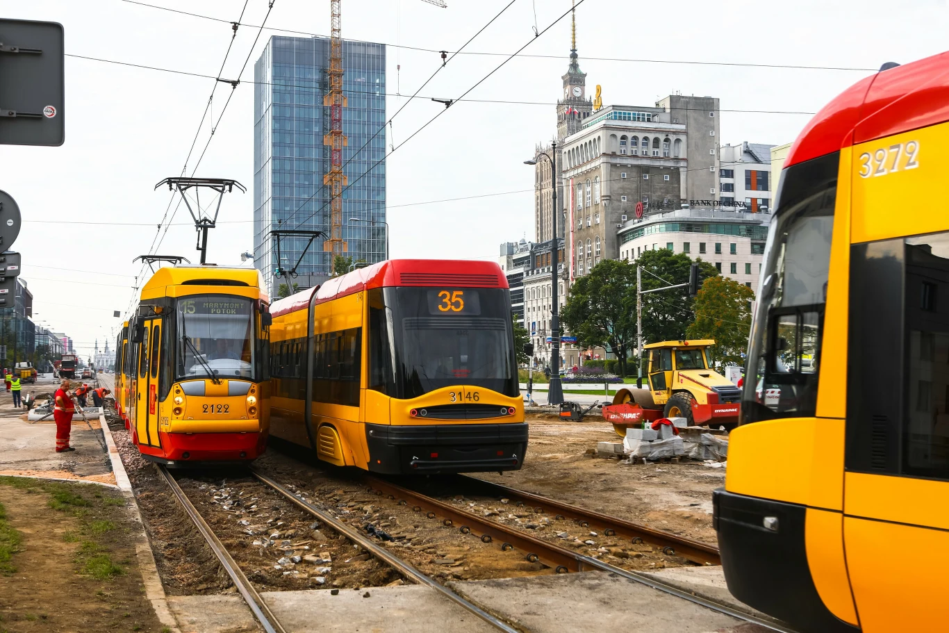 Kłopoty sprawiają podróżnym z Warszawy trzy różne informacje o trasie objazdowej linii "35" Kłopoty sprawiają podróżnym z Warszawy trzy różne informacje o trasie objazdowej linii "35"