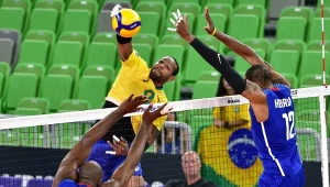 Trudna przeprawa faworytów. Zwroty akcji na otwarcie siatkarskich MŚ