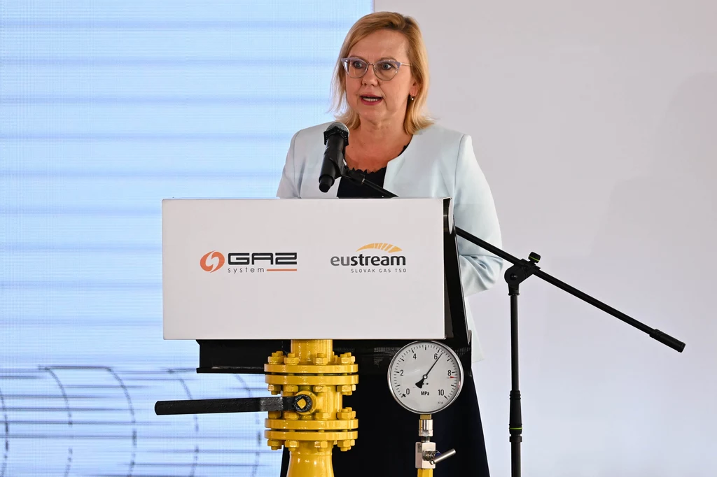 Minister klimatu i środowiska Anna Moskwa podczas uroczystości przekazania do eksploatacji międzynarodowego gazociągu wysokiego ciśnienia Polska – Słowacja