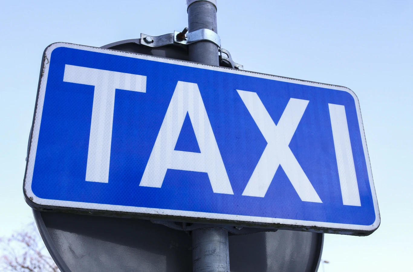 W 2022 r. z polskiego rynku zniknęło ponad 1,5 tys. firm taxi