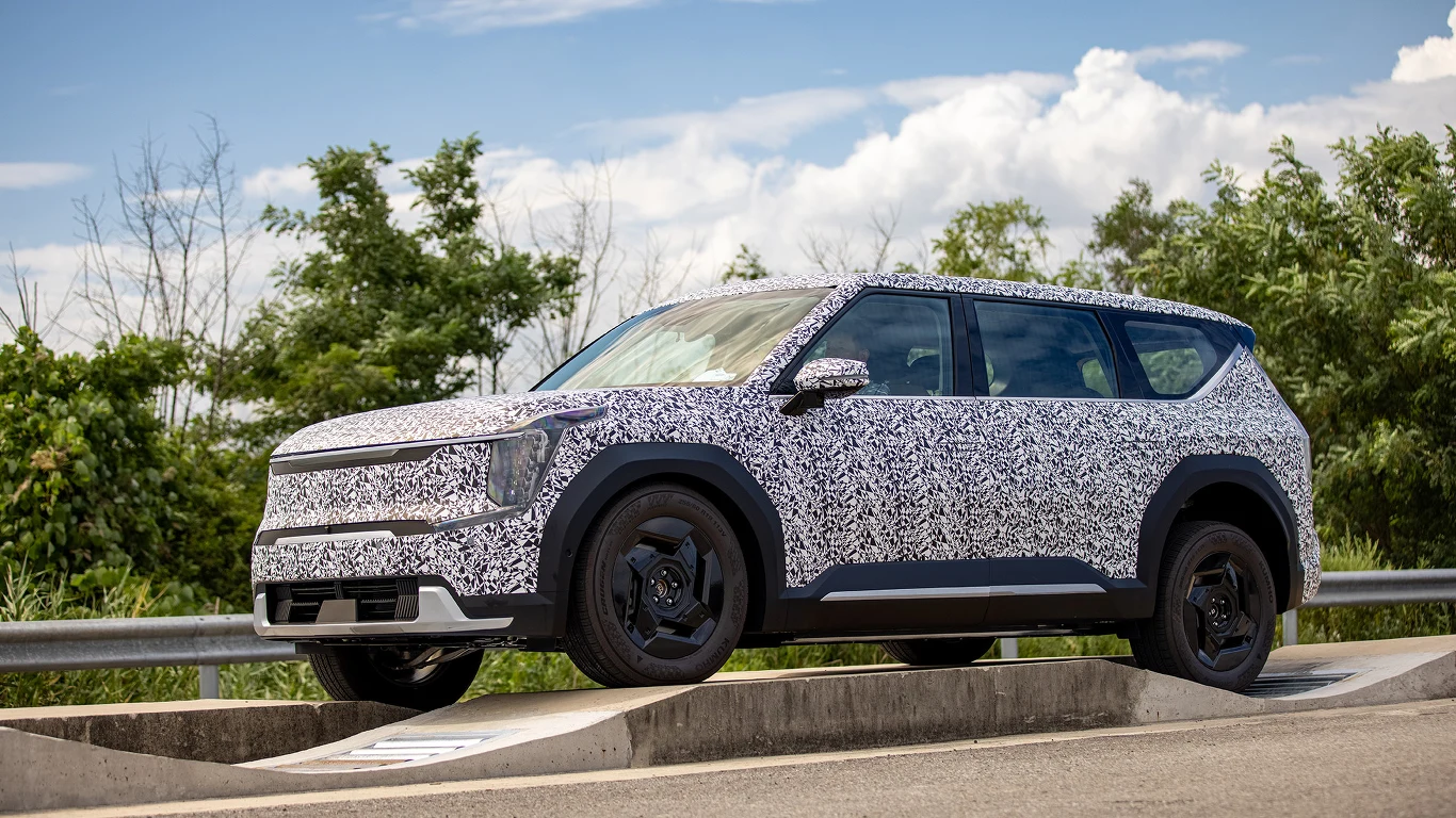 Kia EV9 przechodzi ostatnie testy Kia EV9 przechodzi ostatnie testy