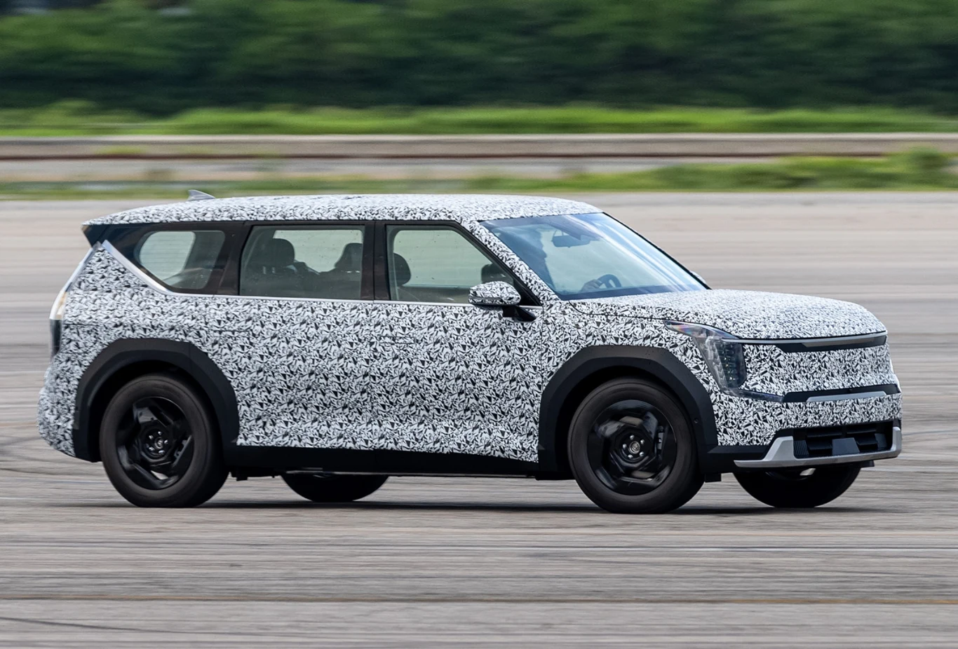 Kia EV9 przechodzi ostatnie testy Kia EV9 przechodzi ostatnie testy