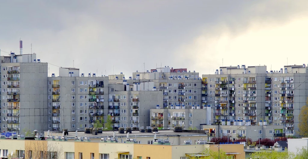 Architektura PRL to zbiorcze określenie budownictwa z lat 1952 – 1989. Jednak nie było ono jednolite przez cały okres, można wyróżnić kilka nurtów.