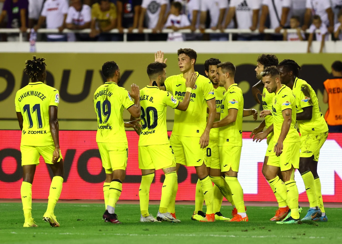 Radość piłkarzy Villarrealu po golu w Splicie Radość piłkarzy Villarrealu po golu w Splicie