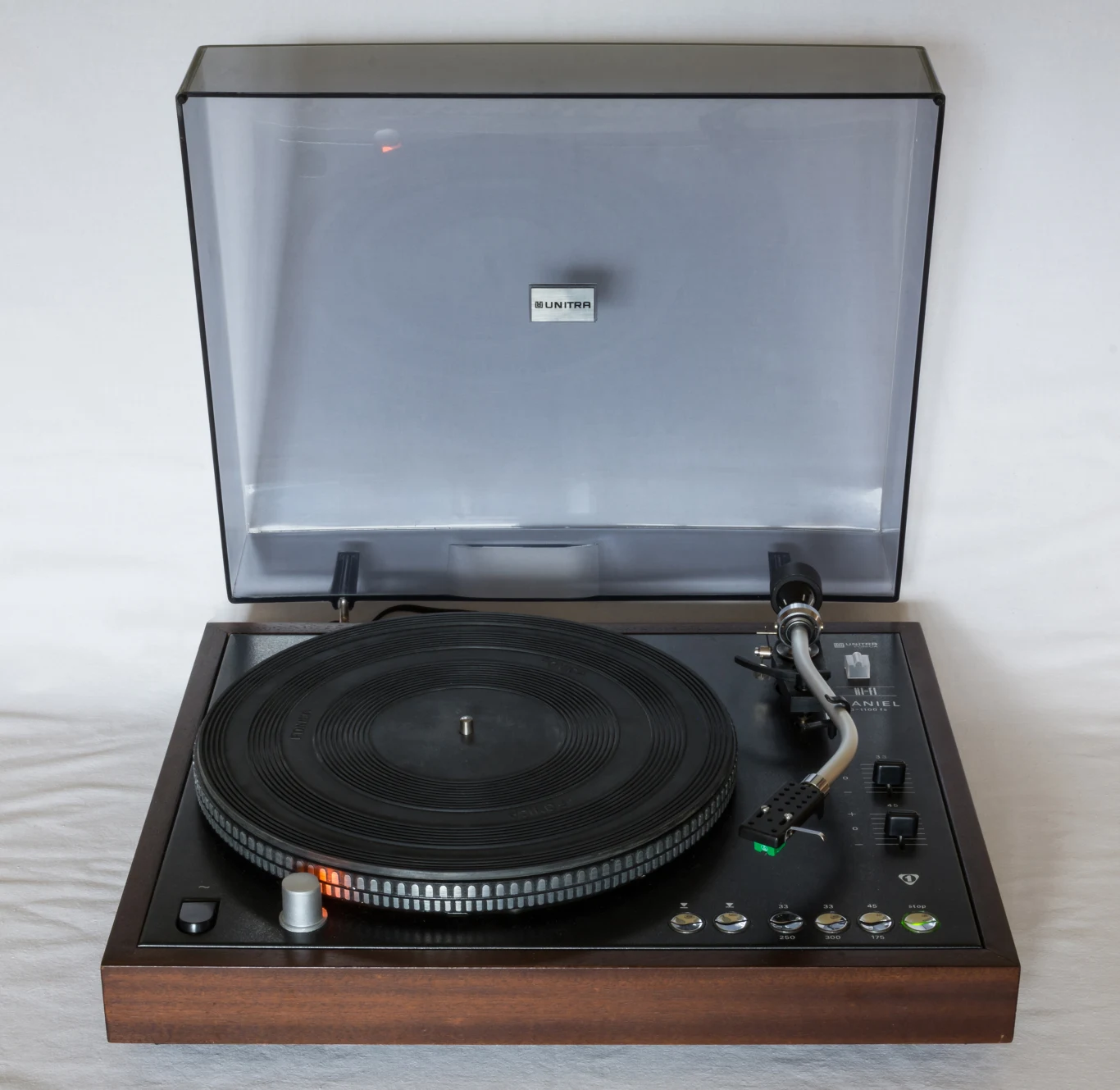 Gramofon Daniel G-1100 fs Gramofon Daniel G-1100 fs