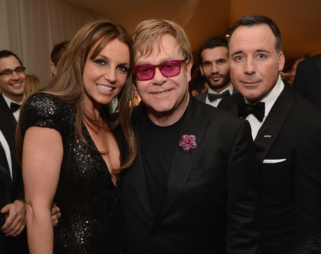 Britney Spears, Elton John i David Furnish w 2013 roku