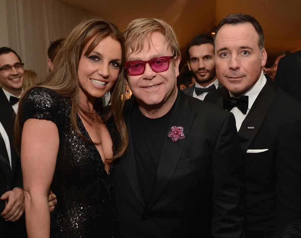 Britney Spears, Elton John i David Furnish w 2013 roku