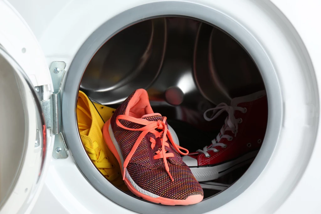 Buty sportowe należy prać w odpowiedniej temperaturze i w delikatnych detergentach