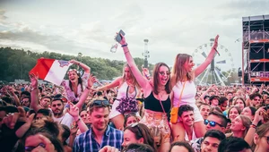 Publiczność pod główną sceną na Sziget Festival 2022