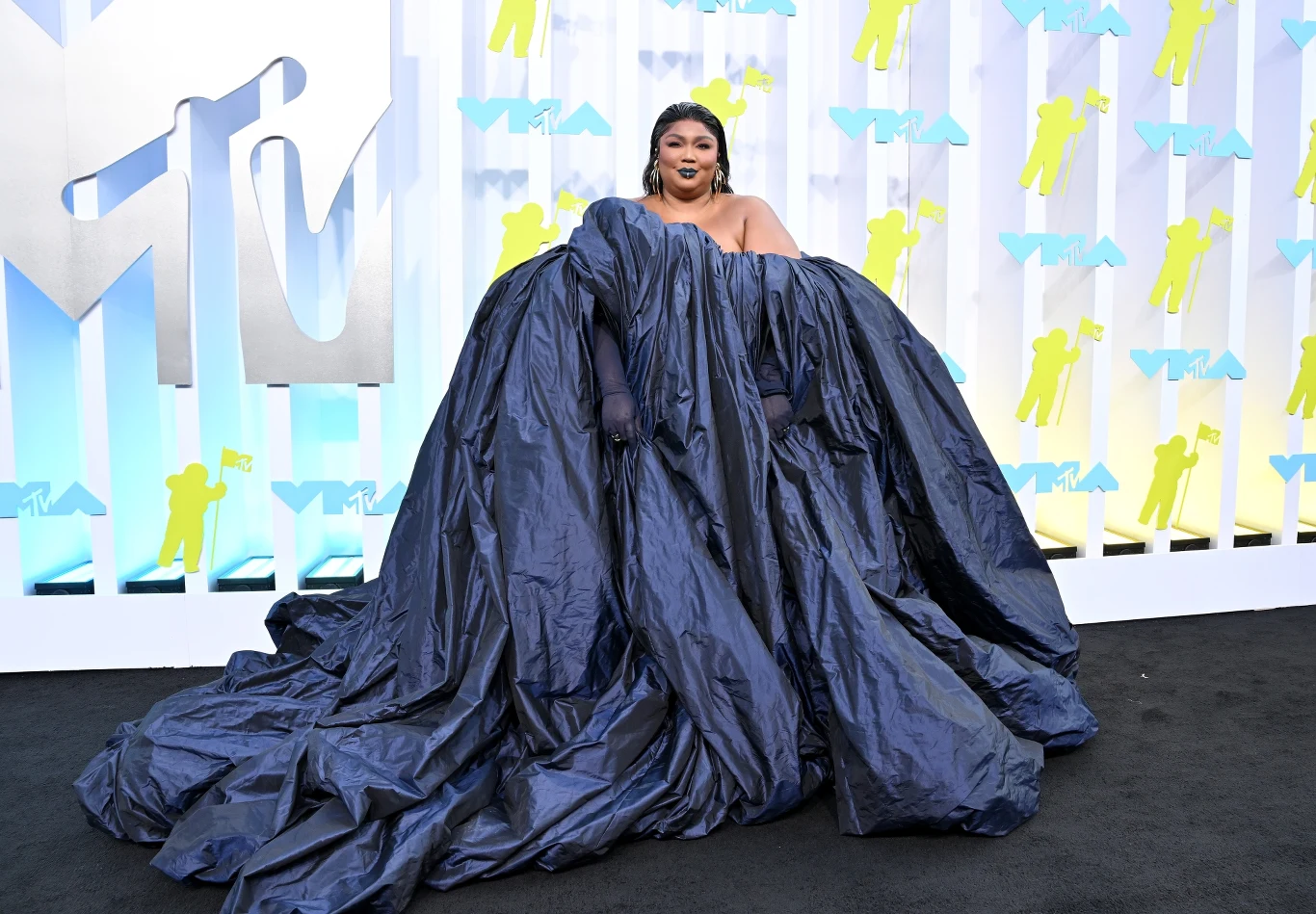 Lizzo na ściance podczas gali MTV VMA 2022