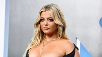 Bebe Rexha na ściance podczas gali MTV VMA 2022