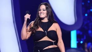 Ashley Graham pręży ciało w bikini. Odważne zdjęcia