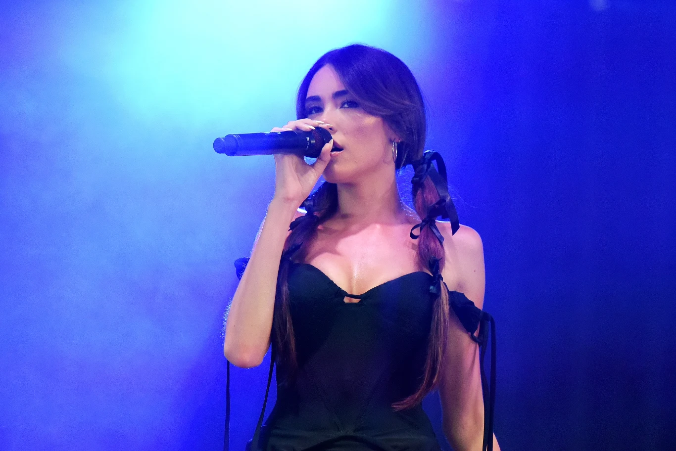 Madison Beer to 23-letnia wokalistka, modelka i gwiazda mediów społecznościowych (na Instagramie obserwuje ją ponad 32 miliony użytkowników). 
