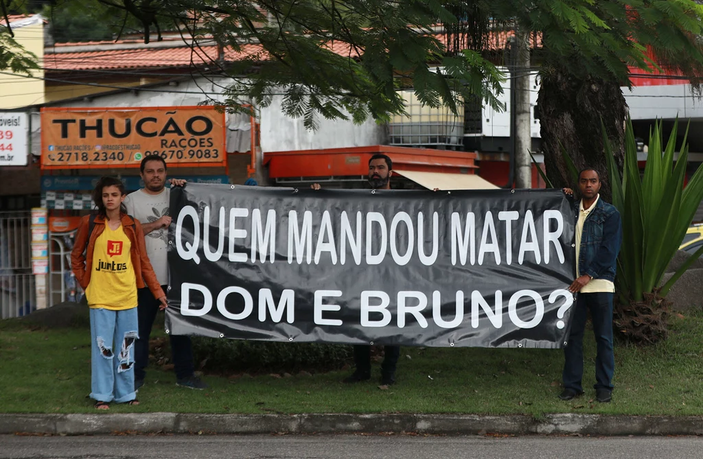 Transparent z napisem "kto zlecił zabicie Doma i Bruno?
