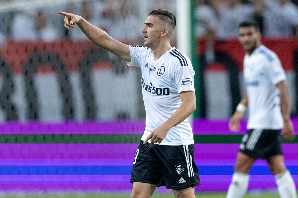 19.08.2022 Warszawa 6. kolejka PKO Ekstraklasy mecz Legia Warszawa - Gornik Zabrze n/z Carlitos fot. Andrzej Iwanczuk/REPORTER 19.08.2022 Warszawa 6. kolejka PKO Ekstraklasy mecz Legia Warszawa - Gornik Zabrze n/z Carlitos fot. Andrzej Iwanczuk/REPORTER