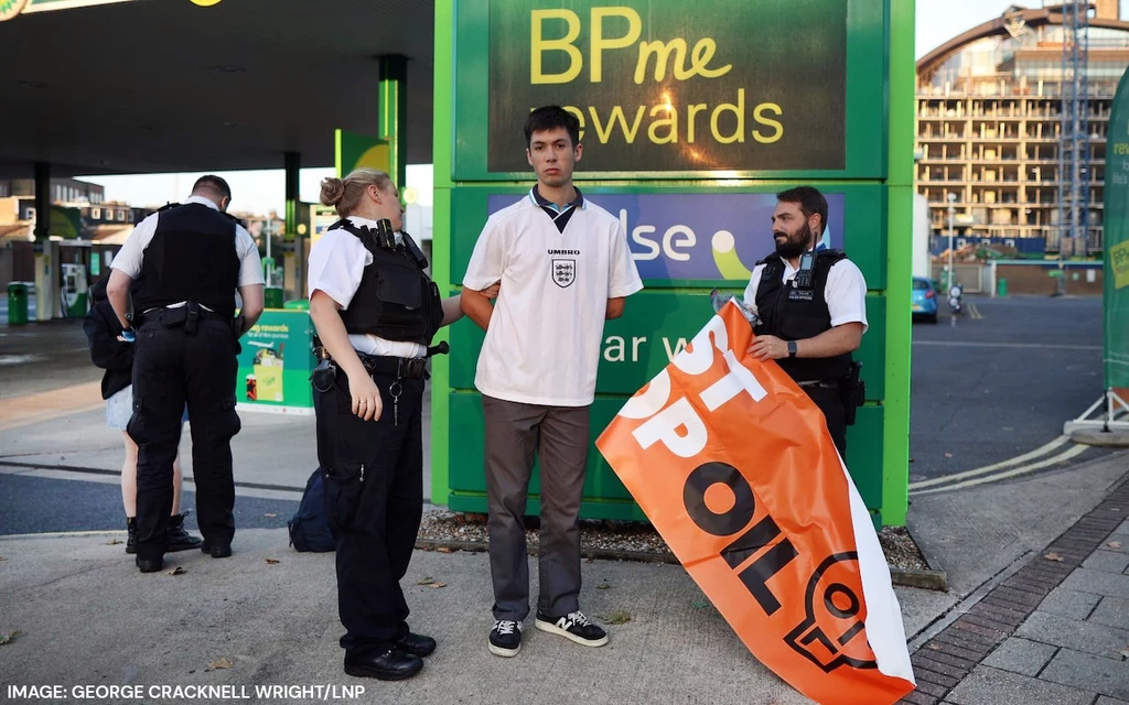 Aktywiści klimatyczni zaatakowali stacje benzynowe w Wielkiej Brytanii. Doszło do ponad stu aresztowań