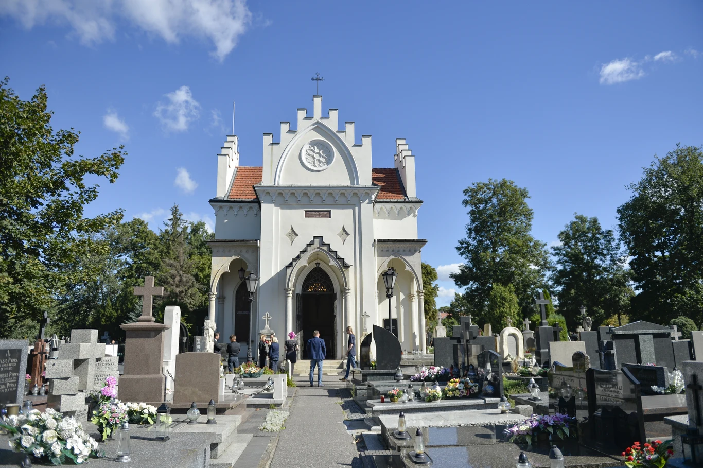Uroczystości pożegnania odbywają się w Kościele pod wezwaniem Świętej Anny w Wilanowie. 