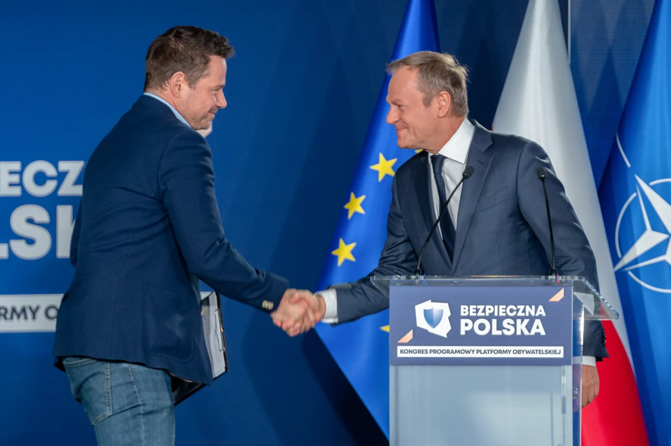 Przewodniczący Platformy Obywatelskiej Donald Tusk i prezydent Warszawy Rafał Trzaskowski