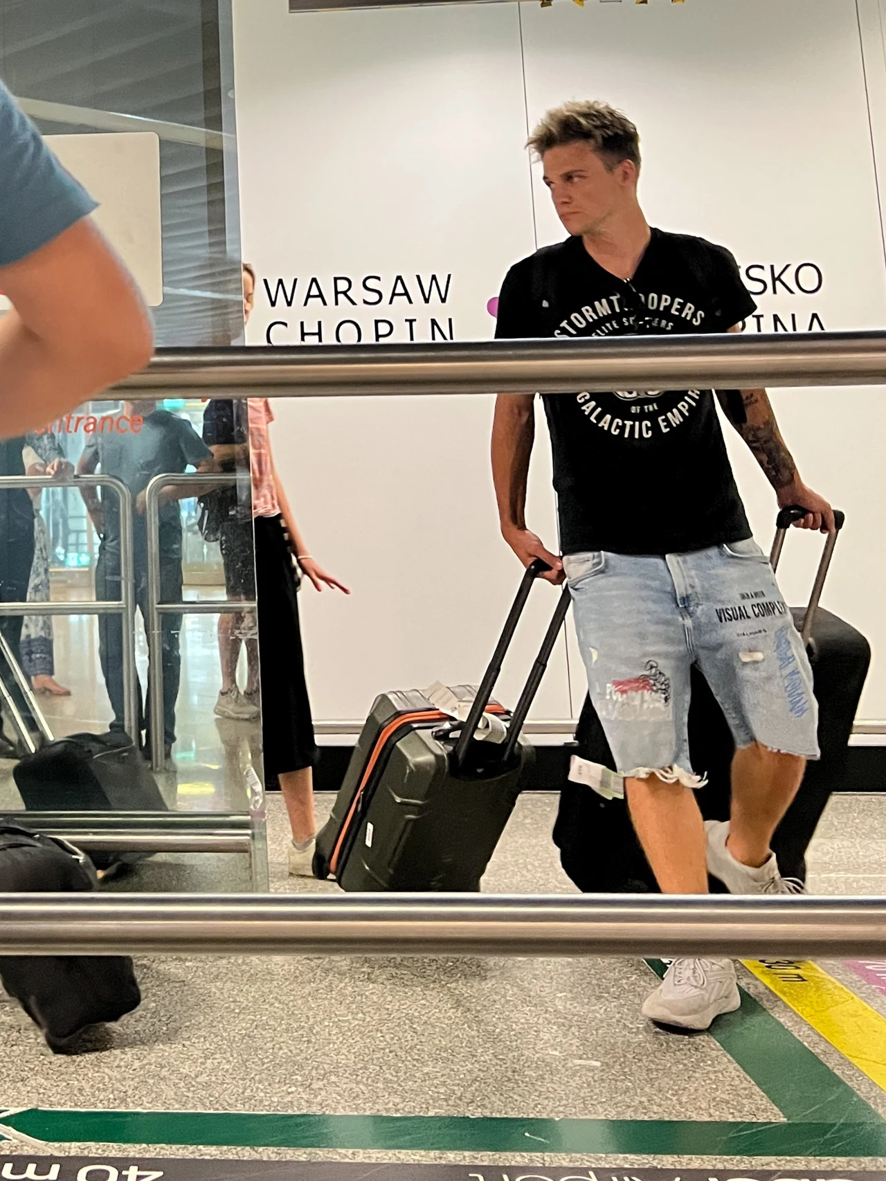 Maffashion i Mateusz blu3aby zabrali ze sobą sporo walizek Maffashion i Mateusz blu3aby zabrali ze sobą sporo walizek