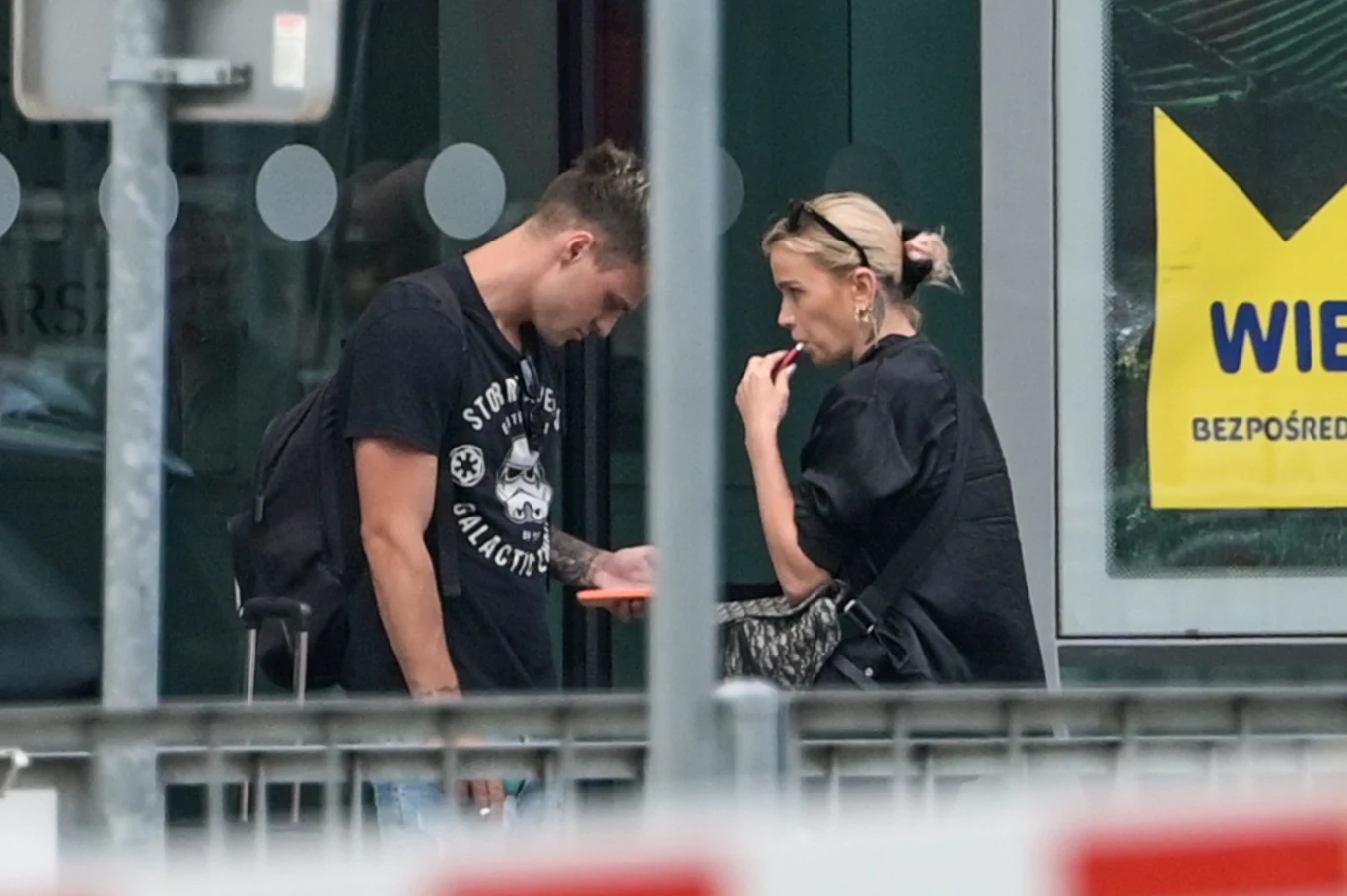 Maffashion sięgnęła po papierosa elektronicznego Maffashion sięgnęła po papierosa elektronicznego