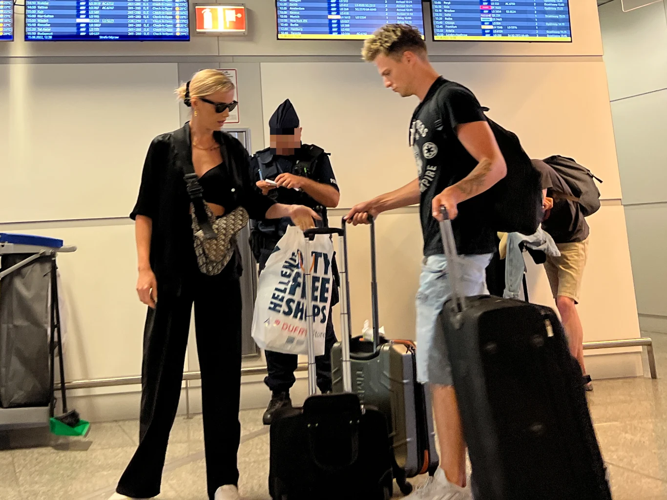 Maffashion i Mateusz blu3aby nie przejmowali się obecnością paparazzi Maffashion i Mateusz blu3aby nie przejmowali się obecnością paparazzi