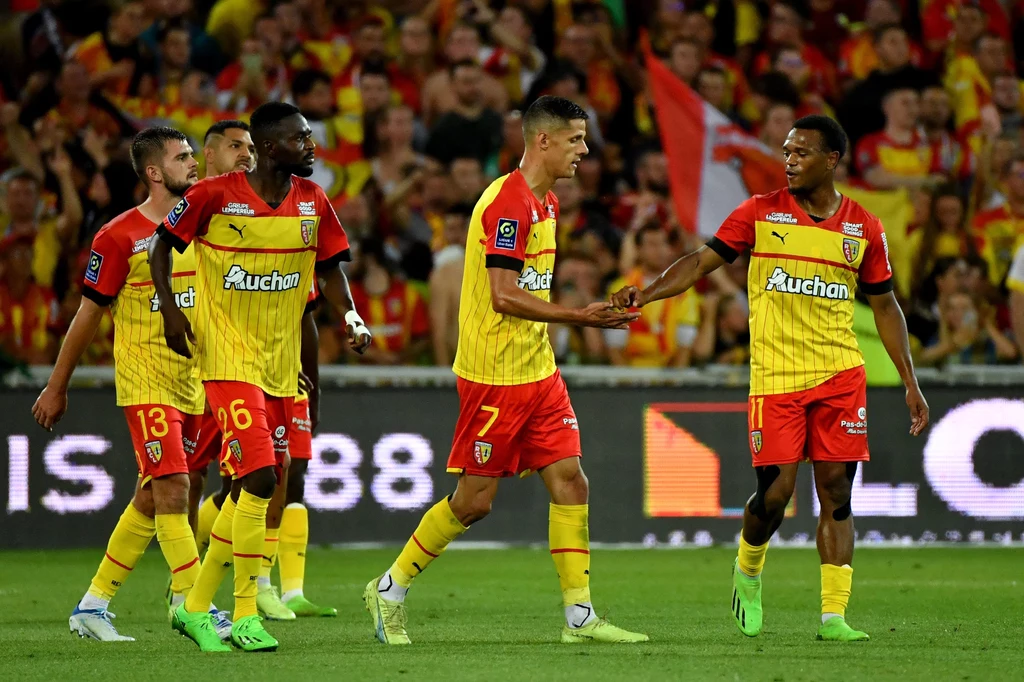 Łukasz Poręba (pierwszy z lewej) w swoim debiucie w Ligue 1 popisał się asystą Łukasz Poręba (pierwszy z lewej) w swoim debiucie w Ligue 1 popisał się asystą
