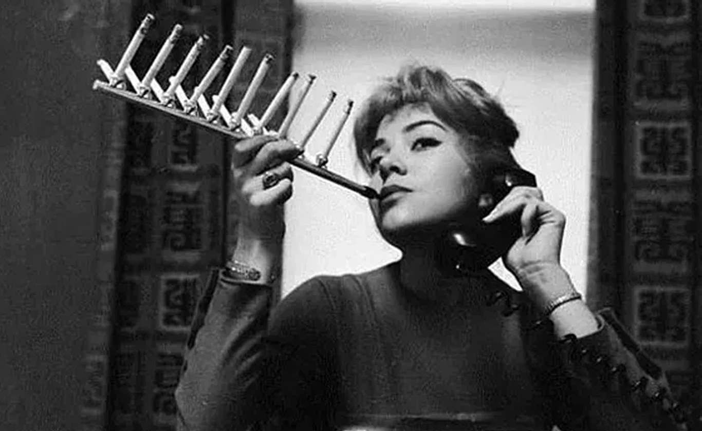 Urządzenie do palenia papierosów. Lepiej nie używać go w miejscu publicznym Urządzenie do palenia papierosów. Lepiej nie używać go w miejscu publicznym