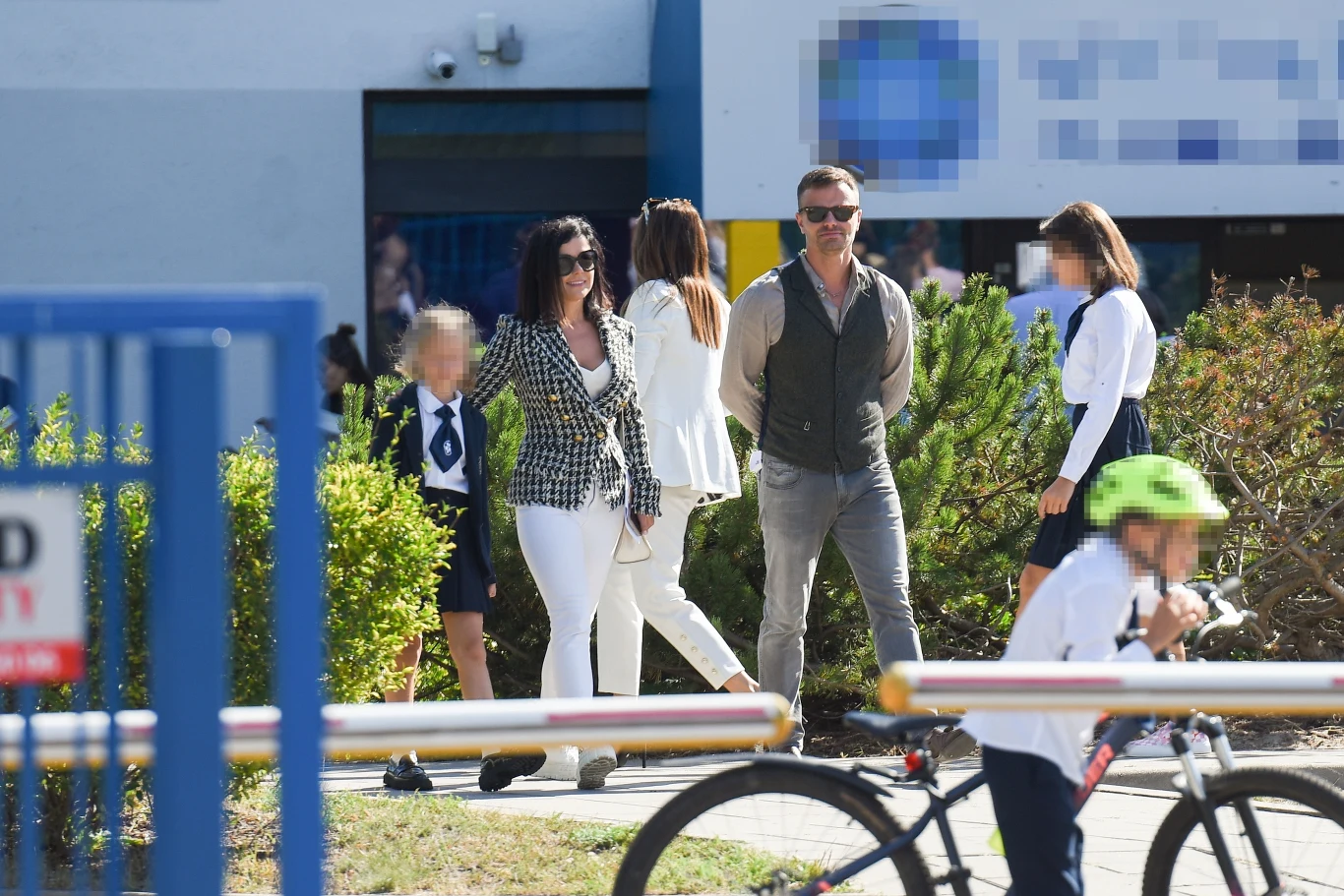 Cichopek i Hakiel razem po rozpoczęcie roku szkolnego. Były mąż nadal ma skwaszoną minę Cichopek i Hakiel razem po rozpoczęcie roku szkolnego. Były mąż nadal ma skwaszoną minę